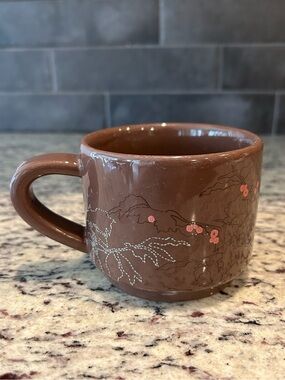 Starbucks 2009 Ceramic 10 fl oz Mug w/ Abstract Coffee Bean Plant and Berries.